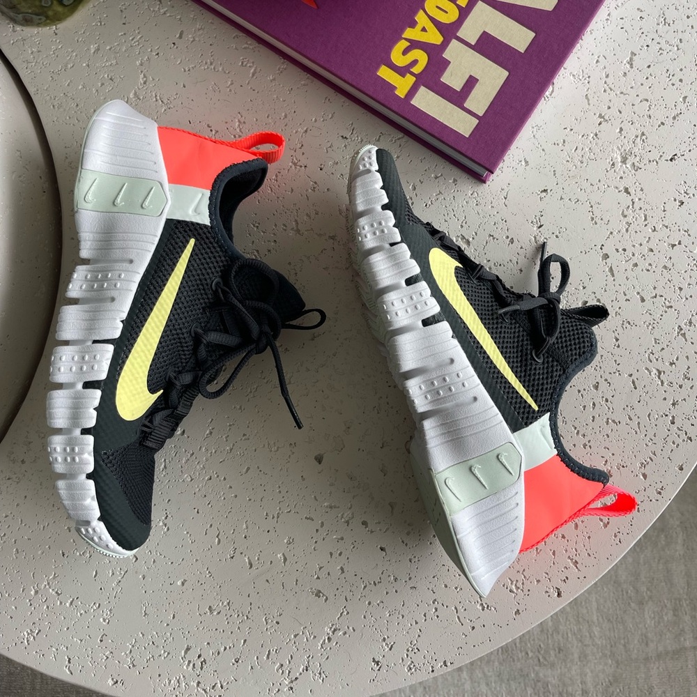 NEW Nike Running Training Sneakers